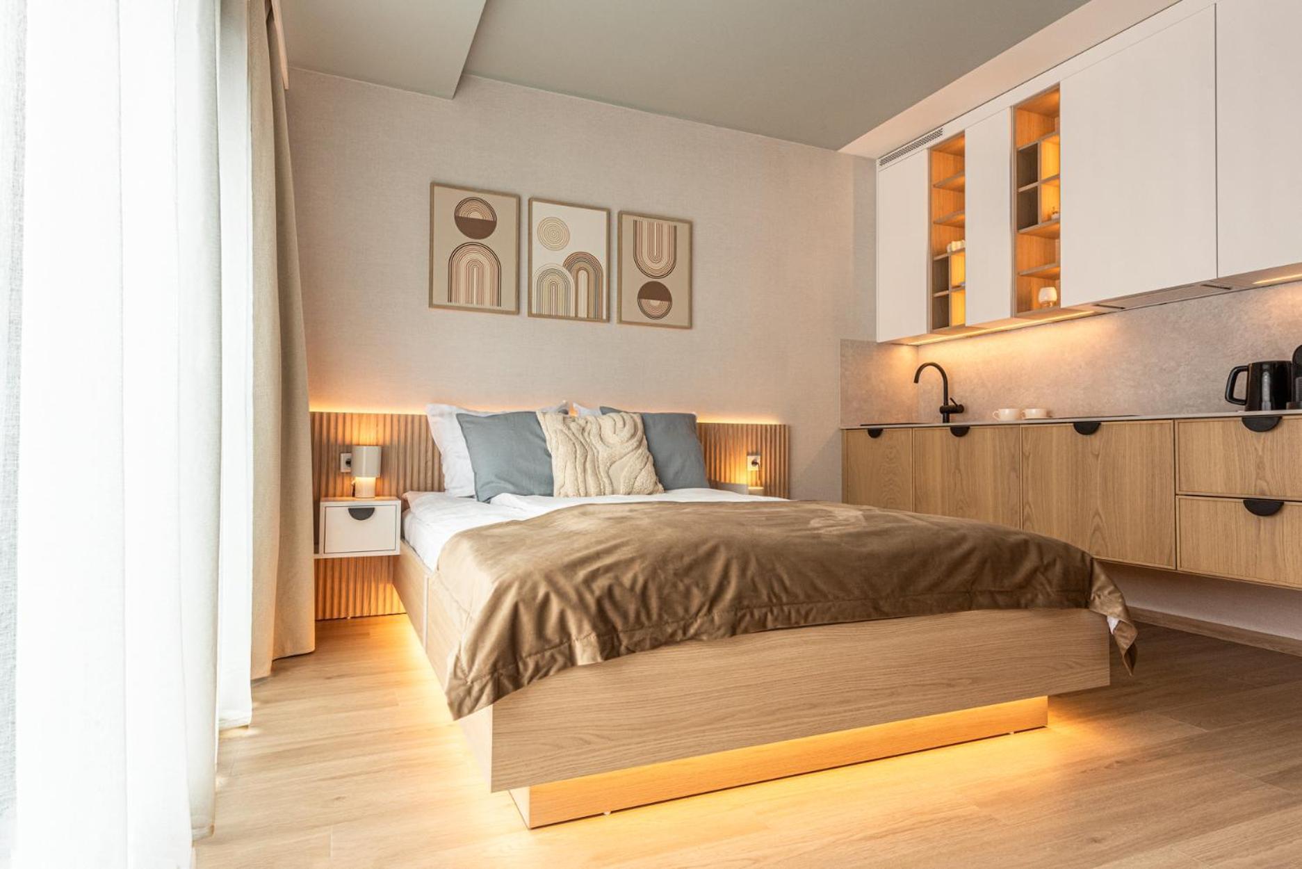 Studio Apartment King Bed